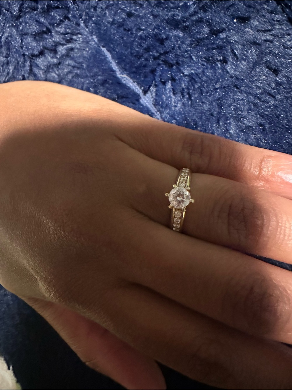 18k Gold Solitaire Engagement Ring with Side Stones - Classic Sparkle